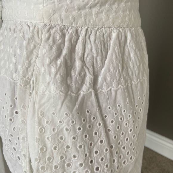 ๐ฑ2/$30 Tommy Hilfiger Eyelet Lace Skirt - Picture 3 of 6